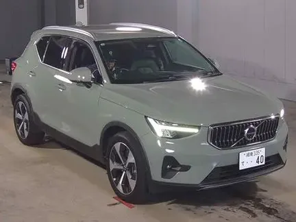 2023 VOLVO XC40