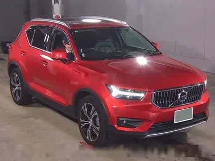 2022 VOLVO XC40