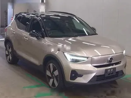 2023 VOLVO XC40