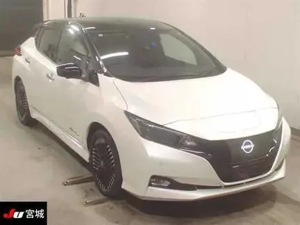 2023 NISSAN LEAF