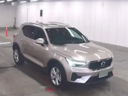 2022 VOLVO XC40