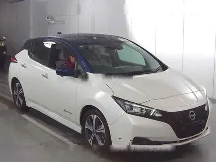 2022 NISSAN LEAF